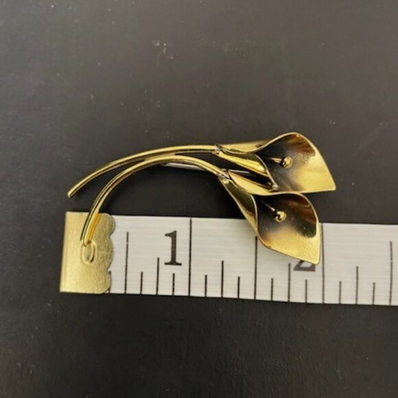 Stuart Nye Calla Lily Brooch Pin Gold Brass Toned Metal Vintage Marked - Picture 4 of 4